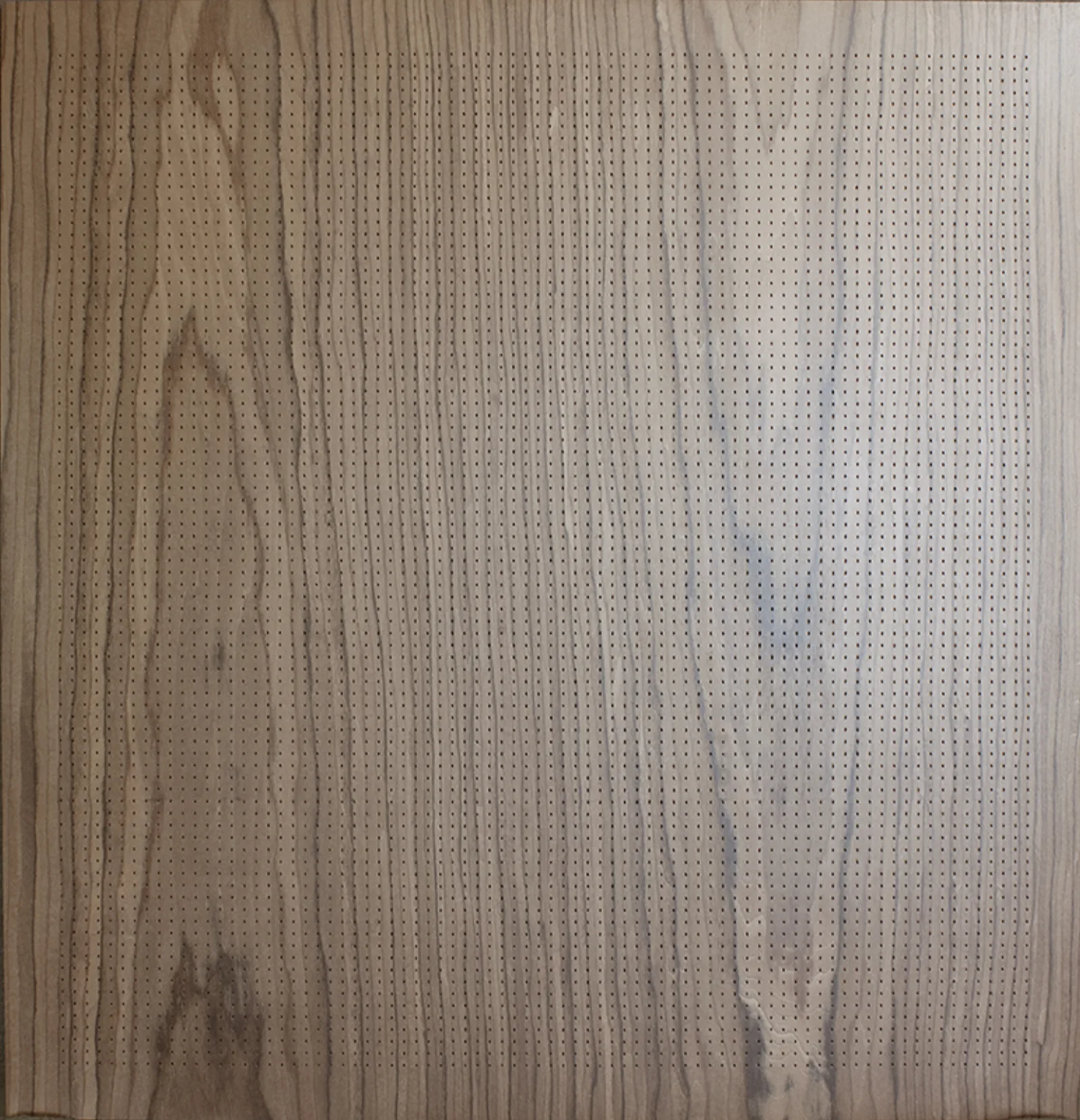 Walnut, finely perforated – real wood that absorbs sound.
